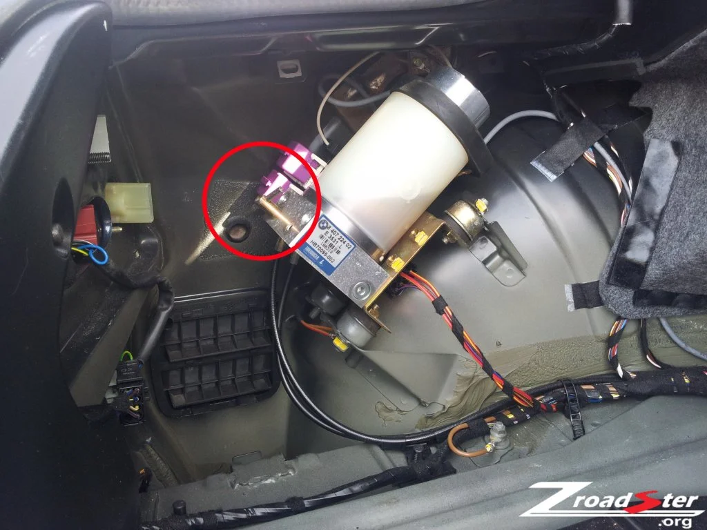 BMW_Z3_Hood_Release_01.webp
