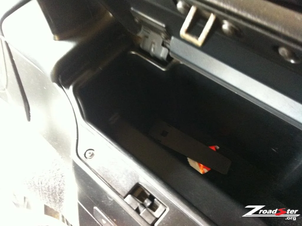 bmw-z3-roll-hoop-removal-01.webp