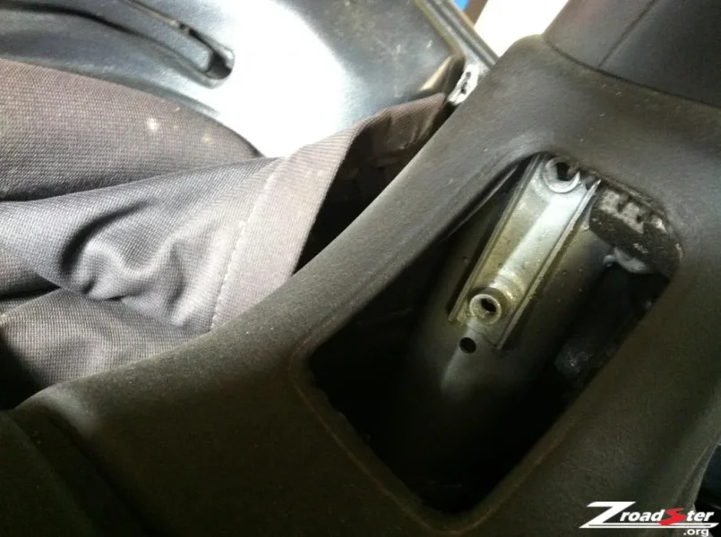 bmw-z3-roll-hoop-removal-03.webp