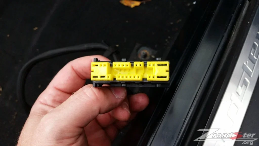 bmw-z3-seat-connectors-new-style-02.webp